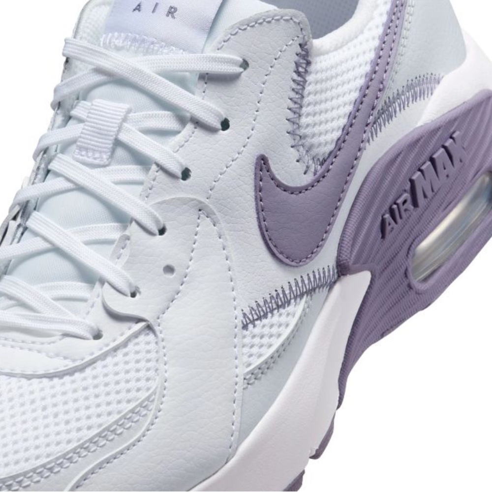 Women’s Nike Air Max Excee Runner size 8 purple and white - Picture 2 of 5